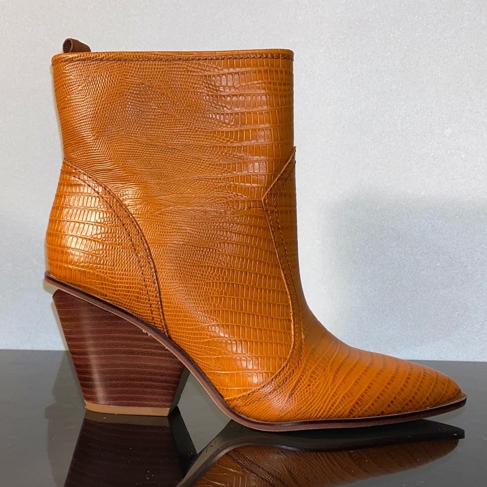 NWOT Franco Sarto Valentinia Western Bootie 7, New
